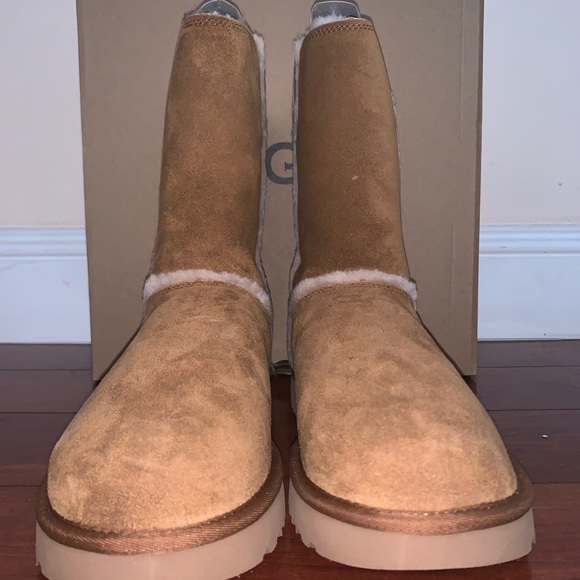 Ugg Australia Women’s Classic Short Sean Boots - Picture 2 of 6